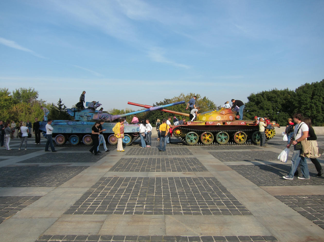 Russian T-80 and T-62 tanks at Motherland monument