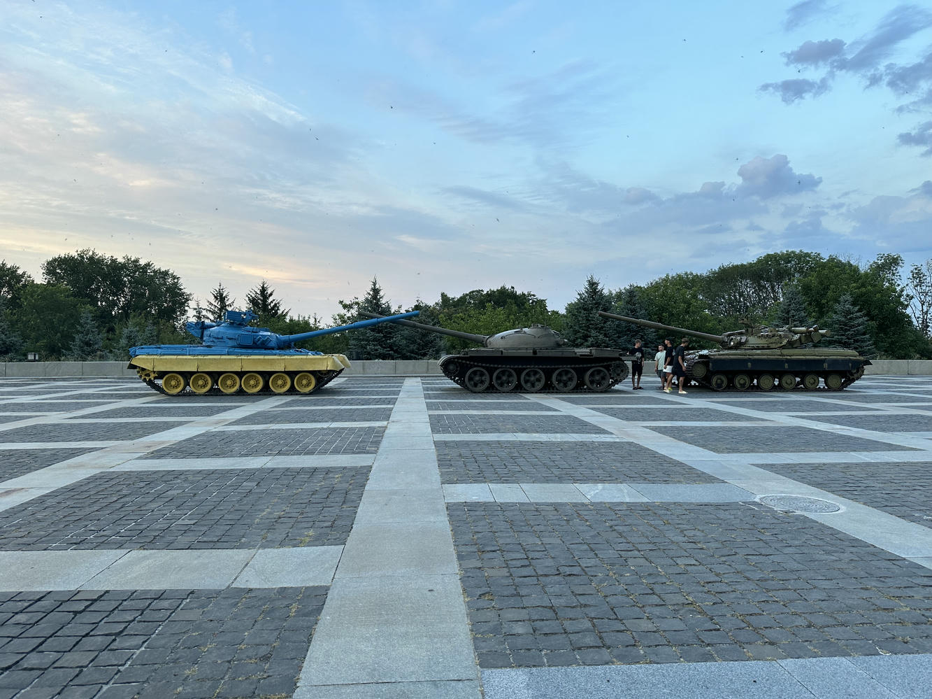 A new Russian tank at the Motherland monument